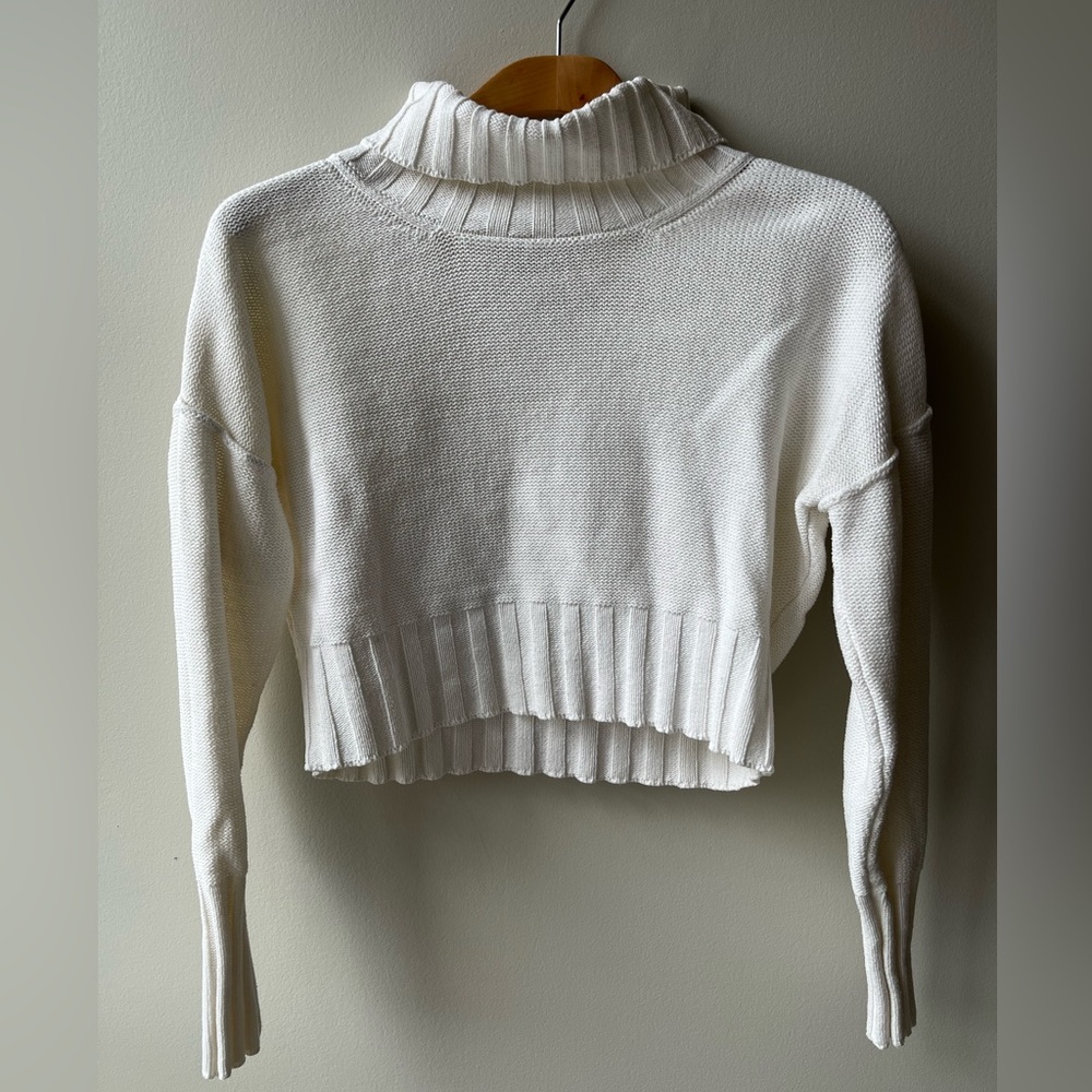 Cropped turtle neck sweater - size XS